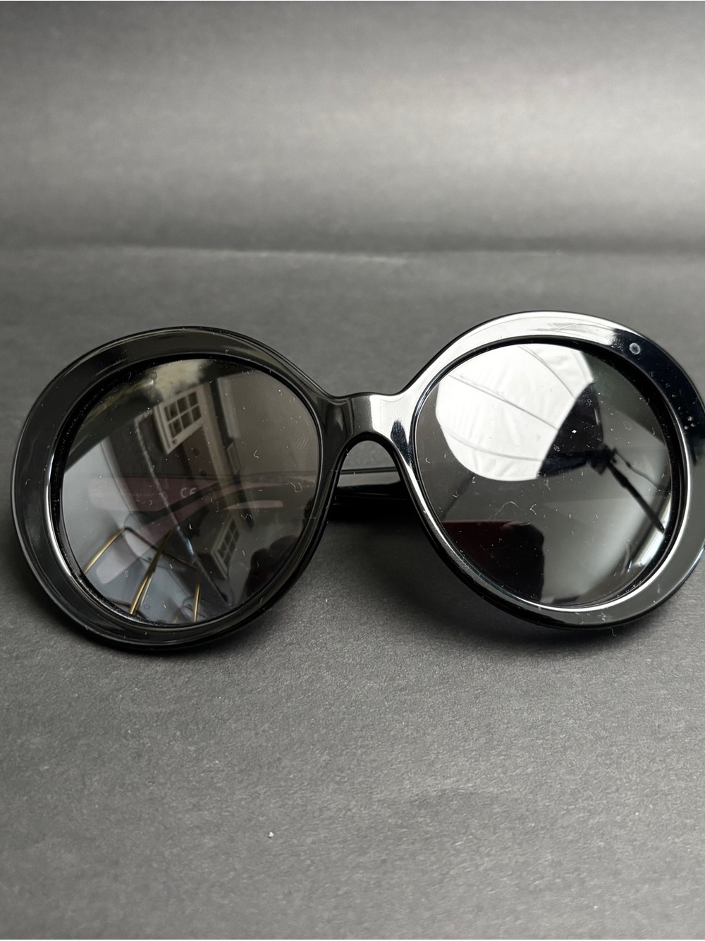 Classic Round Black Women’s Sunglasses - Picture 4 of 4